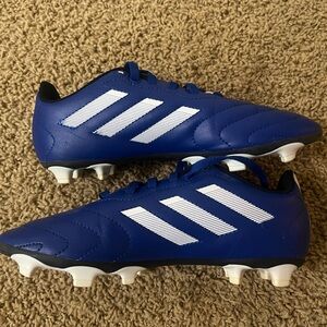 Adidas soccer cleats kids size 4